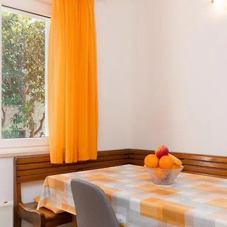 Nona - Center, 150 Meters From The Apartment *